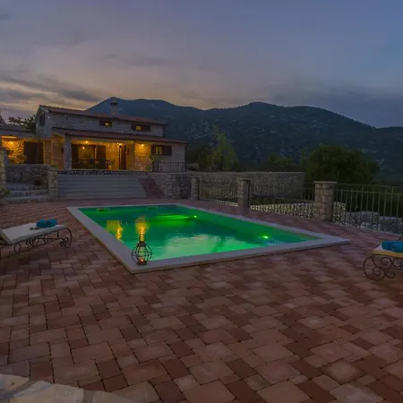 Rustic Fragola With Heated Pool *