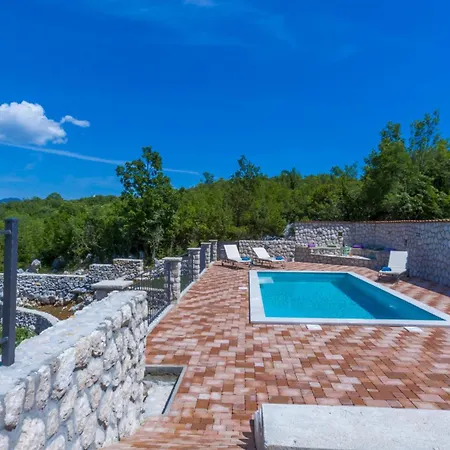 Rustic Fragola With Heated Pool Villa *