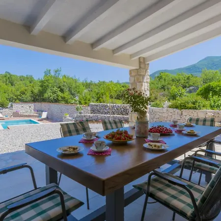 Rustic Fragola With Heated Pool Villa Duge Njive