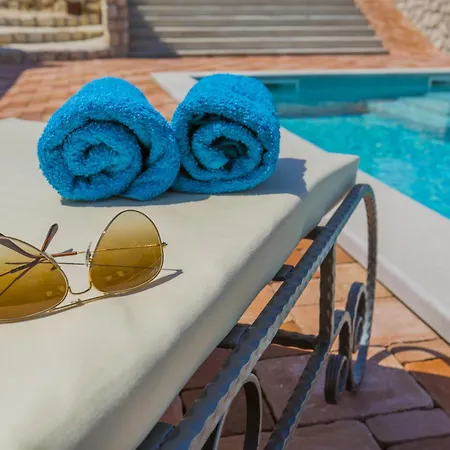 Rustic Fragola With Heated Pool *