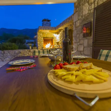 Rustic Fragola With Heated Pool