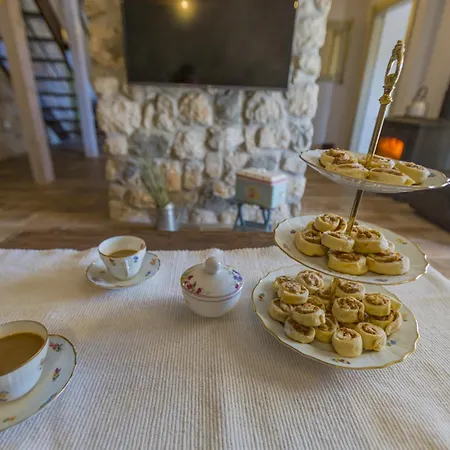 Villa Rustic Fragola With Heated Pool *