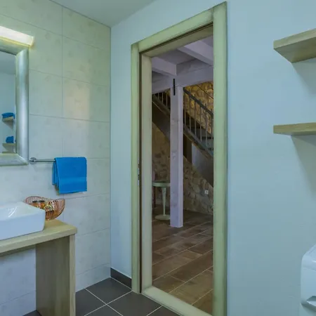 Villa Rustic Fragola With Heated Pool *